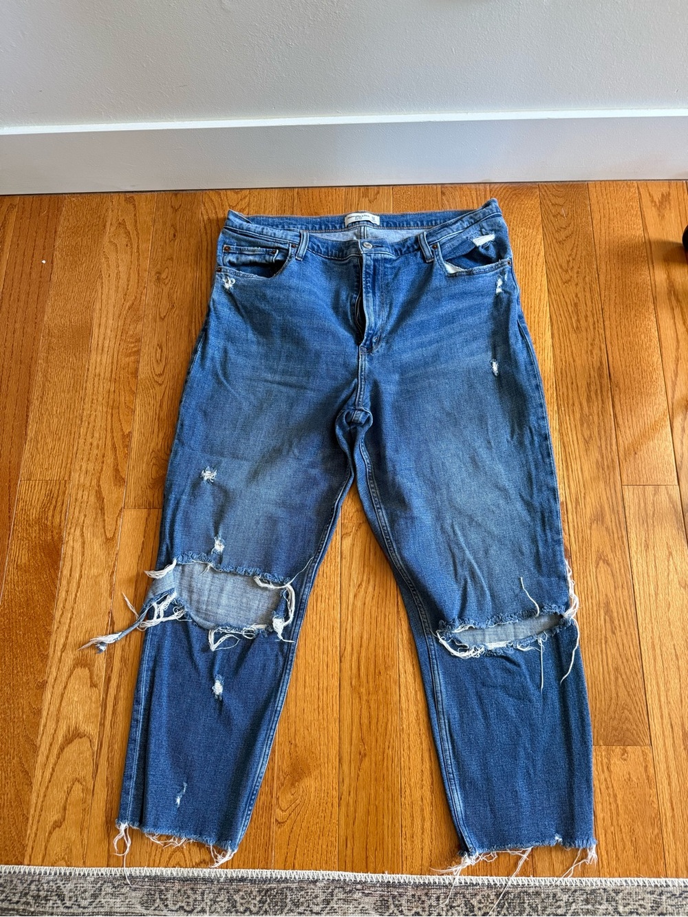 Women’s Abercrombie & Fitch High Rise “The Mom” Distressed Cropped Jeans